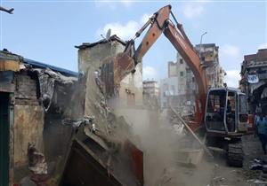 صور.. هدم "الأكشاك" المخالفة في سوق الأسماك القديم ببورسعيد