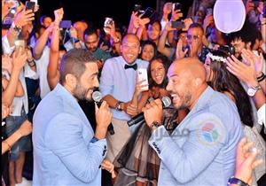 بالصور .. تامر حسني يشعل زفاف ياسر الحريري بدويتو "اختراع" مع العسيلي 