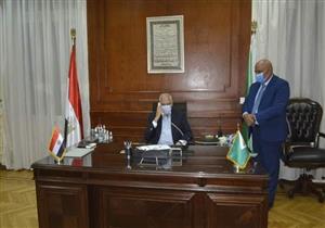 محافظ الجيزة يهنئ الطالبة الحاصلة على المركز الأول بالثانوية العامة مكفوفين