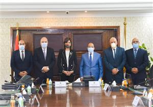 بالصور.. محافظ الوادي الجديد يشارك في اجتماع "نورت بلدك"