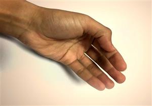 حكم التسبيح باليد اليسرى.. تعرف عليه من المفتي السابق