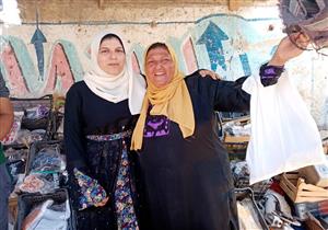 والدة الطالبة بائعة الأحذية بالبحيرة: "مسابتنيش لحظة وربنا عوضها"