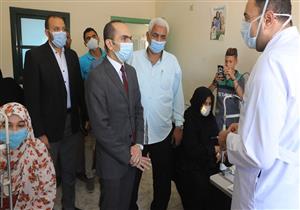 بالصور.. نائب محافظ سوهاج يتفقد قافلة طبية لمكافحة مسببات العمى 