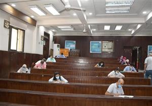 وسط إجراءات احترازية.. جامعة القاهرة تواصل امتحانات الدراسات العليا 