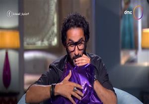 وصلة ضحك كوميدية بين أحمد حلمي وإسعاد يونس بعد استنشاق "الهيليوم"