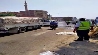  إعادة فتح الطريق الزراعي بطوخ بعد تعطل سيارة نقل محملة بالأحجار