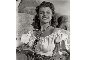 هل رفعت تحية كاريوكا حذاءها في وجه النجمة ريتا هيوارث؟.. طارق الشناوي يجيب