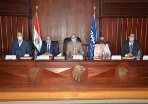 مصر للطيران تنظم أول اجتماع للمتعاملين مع الطائرة لمكافحة فيروس كورونا