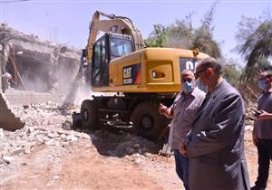 صور.. محافظ أسيوط يقود حملة لإزالة المباني المخالفة في مركز الفتح 