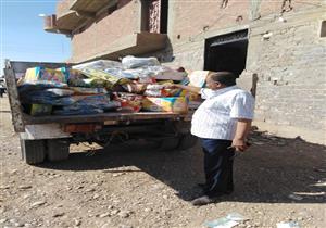 صور.. ضبط سلع منتهية الصلاحية داخل مخزن مواد غذائية في أسيوط