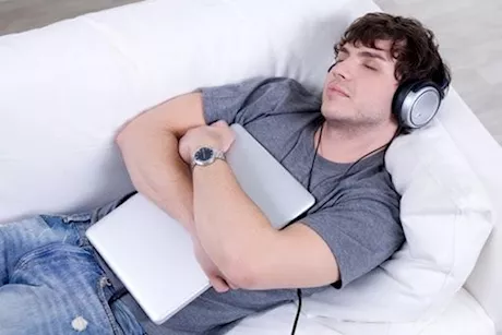  الموسيقى قبل النوم: قد تخلصك من الأرق