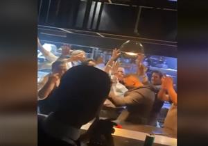 فيديو.. تامر حسني يرقص على أغنية "بالبنط العريض" 