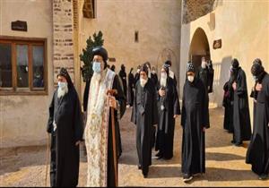 البابا تواضروس يطيّب رفات القديس "يحنس كاما" بدير السريان (صور)