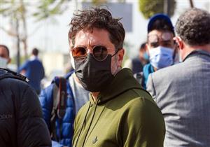 بالفيديو| غياب نجوم الفن عن جنازة هادي الجيار.. هؤلاء حضروا