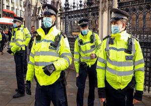 وزيرة الداخلية البريطانية تصر على تغريم المخالفين لقيود الإغلاق