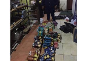 صور.. إعدام مواد غذائية غير صالحة خلال حملة تفتيشها في نويبع