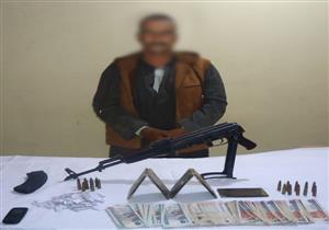 سقوط عنصر إجرامي شديد الخطورة يدير وكرا لتجارة الحشيش والهيروين بالجيزة 