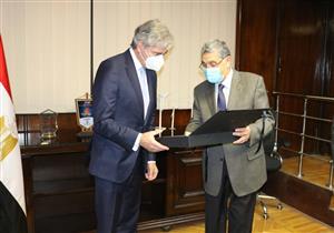 لإنتاج الهيدروجين الأخضر.. اتفاق نوايا بين وزارة الكهرباء وسيمينز الألمانية