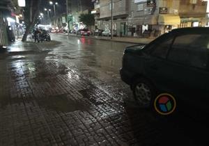 صور.. هطول أمطار على دمياط وتوقف حركة الصيد