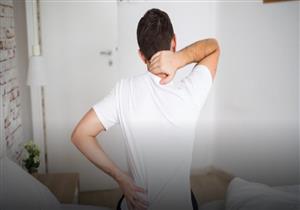 11 سبب للإصابة بالصداع وآلام الظهر معًا.. منها التهاب المفاصل