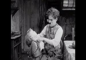 طفل "شارلي شابلن".. كيف تصنع الخلود بعد 100 عام؟ 