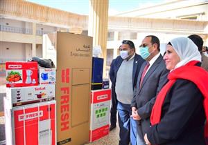 بالصور.. صندوق تحيا مصر يسلم فتيات شمال سيناء تجهيزات الزواج ضمن مبادرة دكان الفرحة