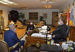 صور.. محافظ أسيوط يبحث سبل تطوير قرى الظهير الصحراوى