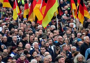 نشطاء يغلقون طريقا سريعا في برلين مجددا احتجاجا على هدر الطعام