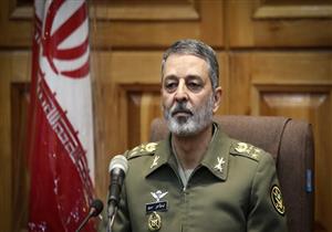 قائد الجيش الإيراني يزور مواقع عسكرية في الجزر المتنازع عليها مع الإمارات