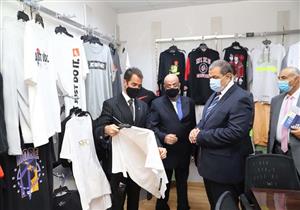 وزير القوى العاملة يتفقد إحدى شركات الملابس الجاهزة بالعاشر من رمضان