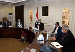 وزير الإسكان يتابع الاستعدادات لتوصيل خدمات الصرف الصحي للمناطق الريفية