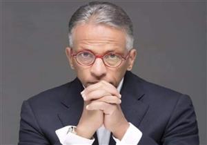 تشابك بالأيدي وتأثر نجل السقا وغياب نجوم الفن.. مشاهد من جنازة محمد الصغير