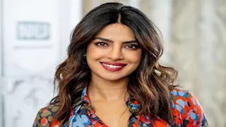 بريانكا شوبرا بفستان أسود جذاب.. ما سر اللوك؟