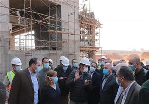 النسبة الكلية للتنفيذ 71.5% .. وزير النقل يتفقد مشروع القطار الكهربائي LRT