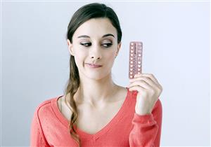 تعانين من الصداع النصفي؟.. إليكِ حبوب منع الحمل المناسبة لك