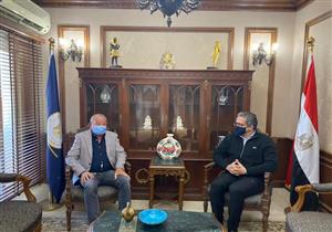 وزير السياحة والآثار يستقبل نجيب ساويرس لمناقشة مستجدات تطوير منطقة الأهرامات