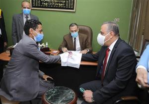 بالصور.. محافظ سوهاج وكيلًا لعروس يتيمة