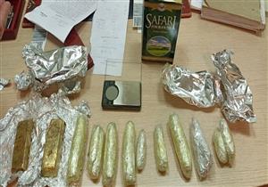 ضبط سبائك ذهبية داخل أكياس سكر وثمار "الأفوكادو" مع راكب بمطار القاهرة