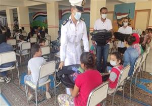 استهدفت حي أهالينا.. قافلة إنسانية من الداخلية لتوزيع حقائب مدرسية بمدينة السلام