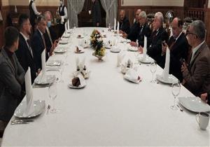 عمدة مدينة سيناء برومانيا يقيم مأدبة عشاء لمحافظ جنوب سيناء