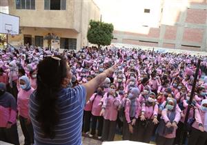 بكمامة وعلم.. مدارس القاهرة تستقبل التلاميذ في بداية عام دراسي جديد