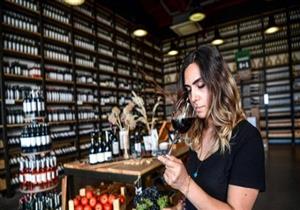 خبراء يحذرون النساء من تناول الكحول: يزيد خطر الإصابة بسرطان الثدي