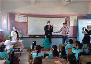 صور.. وكيل "تعليم السويس" يتفقد انتظام العمل في المدارس 