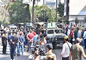 "دمرونا وخلصوا علينا".. مالكة متجر في الطيونة تعرب عن استيائها بعد تدمير متجرها (فيديو)