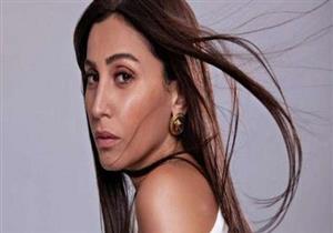 مهرجان الجونة.. دينا الشربيني بقدم طبية قبل حفل الافتتاح