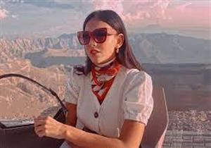 مهرجان الجونة.. البلوجر هادية غالب بفستان طويل على السجادة الحمراء