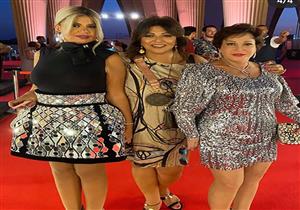 بوسي شلبي تتألق بالأسود اللامع في اليوم الثاني من مهرجان الجونة