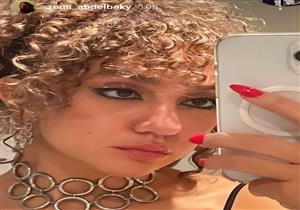 بفستان لامع جريء.. زينة أشرف عبد الباقي تتألق في مهرجان الجونة السينمائي