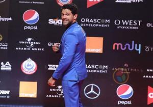 بدلة برز تشغيل.. أحمد مجدي يتألق بإطلالة غير تقليدية على ريد كاربت الجونة 