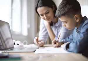 طبيبة نفسية توضح كيفية التعامل مع الأطفال أثناء الدراسة